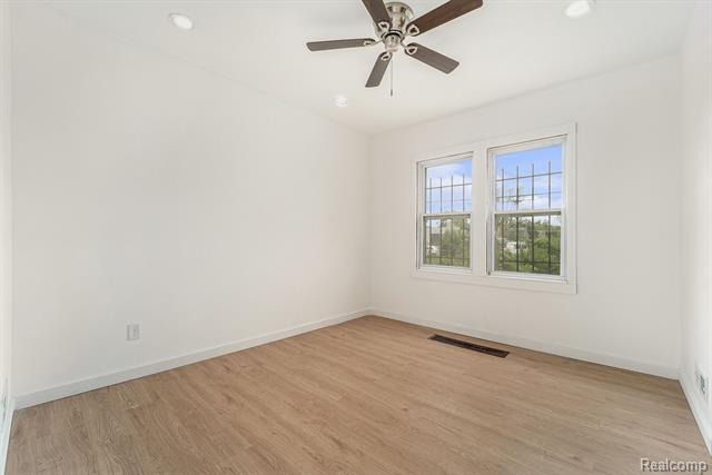 Builiding view four for 15775 Hartwell, Detroit, MI. 48227