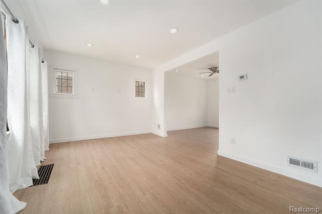 Builiding view one for 15775 Hartwell, Detroit, MI. 48227