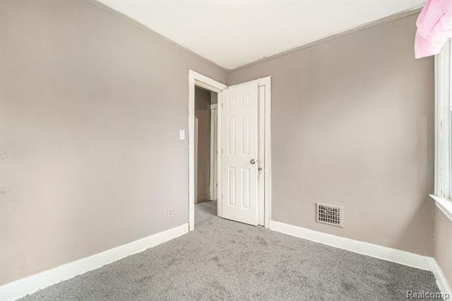 Builiding view seventeen for 15775 Hartwell, Detroit, MI. 48227