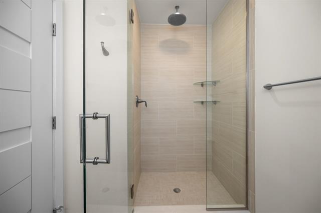 Builiding view eighteen for 462 Stadium, Ann Arbor, MI. 48103