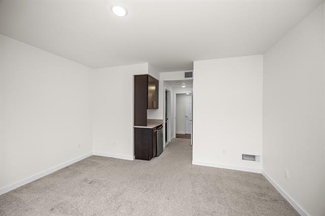 Builiding view forty for 462 Stadium, Ann Arbor, MI. 48103