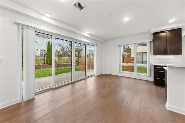 Builiding view seven for 462 Stadium, Ann Arbor, MI. 48103