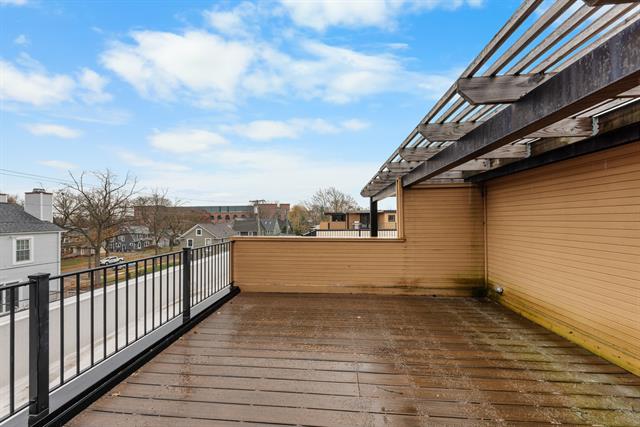 Builiding view sixty one for 462 Stadium, Ann Arbor, MI. 48103