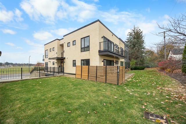 Builiding view sixty six for 462 Stadium, Ann Arbor, MI. 48103