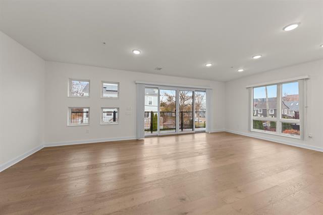 Builiding view thirty one for 462 Stadium, Ann Arbor, MI. 48103