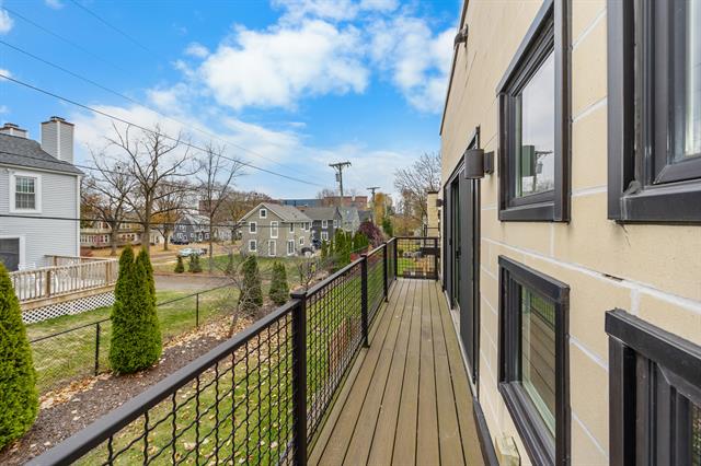 Builiding view thirty seven for 462 Stadium, Ann Arbor, MI. 48103