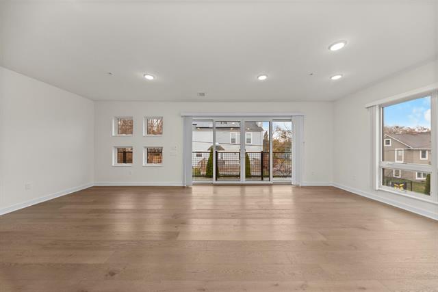 Builiding view thirty two for 462 Stadium, Ann Arbor, MI. 48103