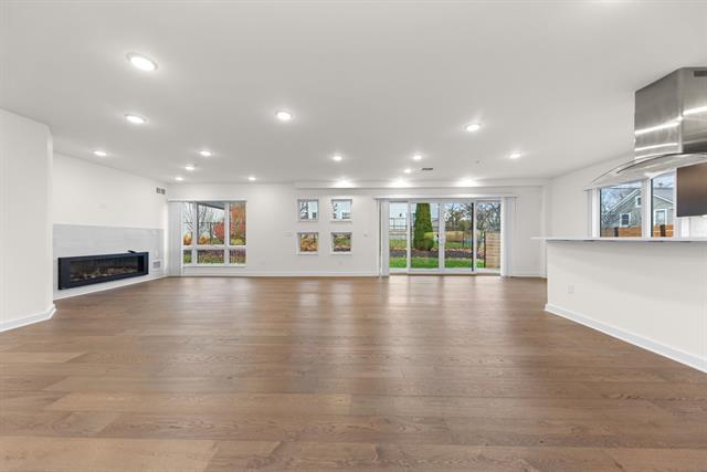 Builiding view twelve for 462 Stadium, Ann Arbor, MI. 48103