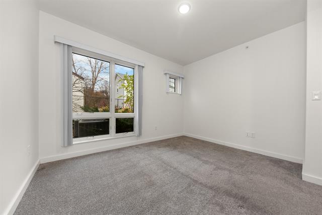 Builiding view twenty one for 462 Stadium, Ann Arbor, MI. 48103