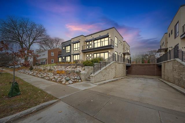 front view for 462 W Stadium Boulevard, Ann Arbor, Mi. 48103