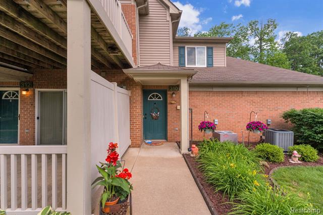 Builiding view five for 310 Marigold, Westland, MI. 48185