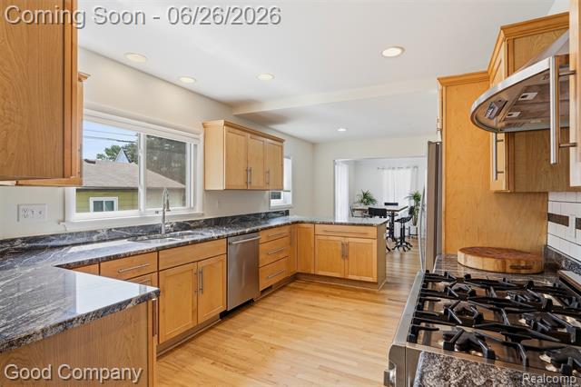 Builiding view two for 411 Pingree, Royal Oak, MI. 48067
