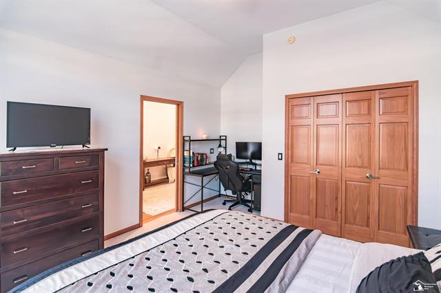 Builiding view forty for 3216 Ravine Hollow Ct, Lambertville, MI. 48144