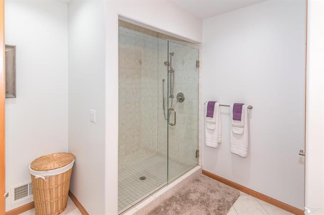 Builiding view thirty five for 3216 Ravine Hollow Ct, Lambertville, MI. 48144