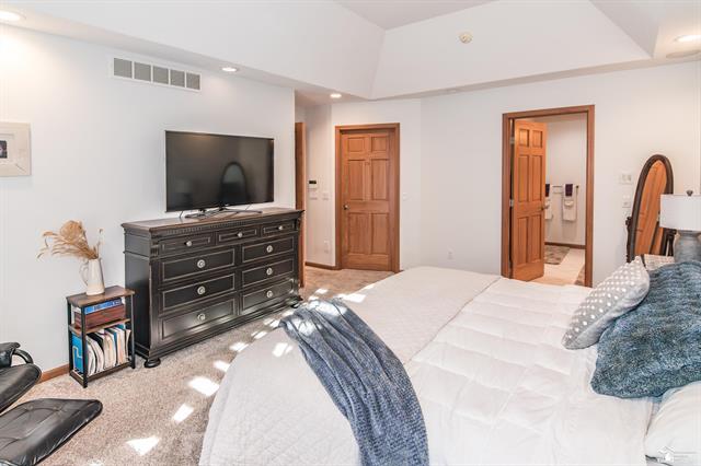 Builiding view thirty three for 3216 Ravine Hollow Ct, Lambertville, MI. 48144