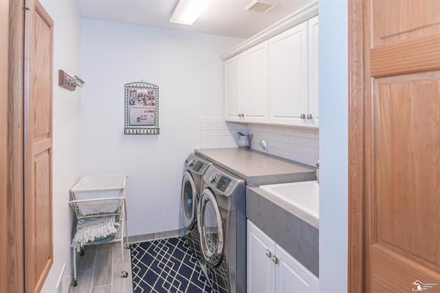 Builiding view twenty seven for 3216 Ravine Hollow Ct, Lambertville, MI. 48144