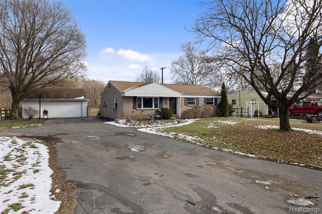 Builiding view thirty one for 7768 Jackman Rd, Temperance, MI. 48182