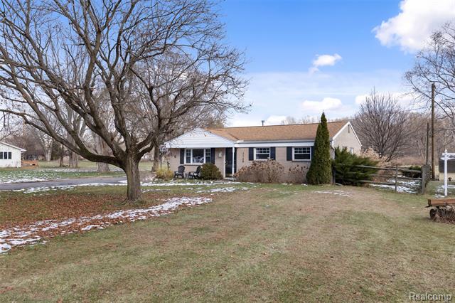 Builiding view thirty for 7768 Jackman Rd, Temperance, MI. 48182