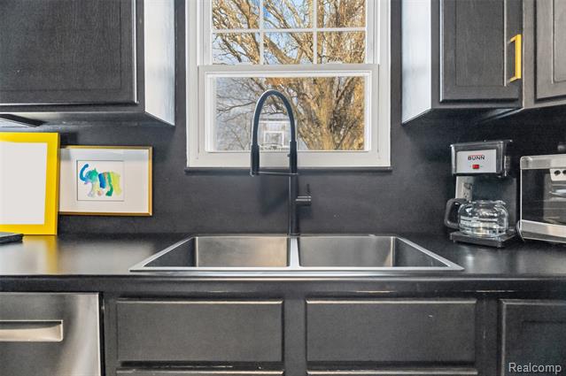 Builiding view twelve for 7768 Jackman Rd, Temperance, MI. 48182