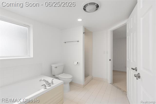 Builiding view eighteen for 605 Fernwood, Royal Oak, MI. 48067