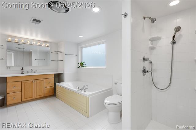 Builiding view nineteen for 605 Fernwood, Royal Oak, MI. 48067