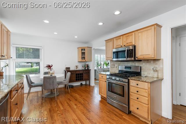 Builiding view one for 605 Fernwood, Royal Oak, MI. 48067