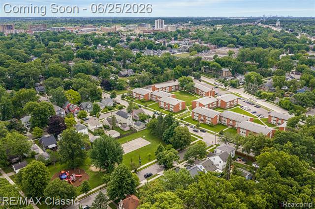 Builiding view thirty three for 605 Fernwood, Royal Oak, MI. 48067