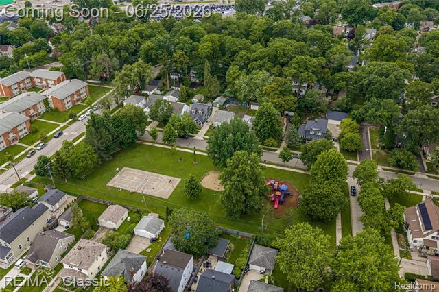 Builiding view thirty two for 605 Fernwood, Royal Oak, MI. 48067