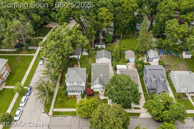 Builiding view thirty for 605 Fernwood, Royal Oak, MI. 48067