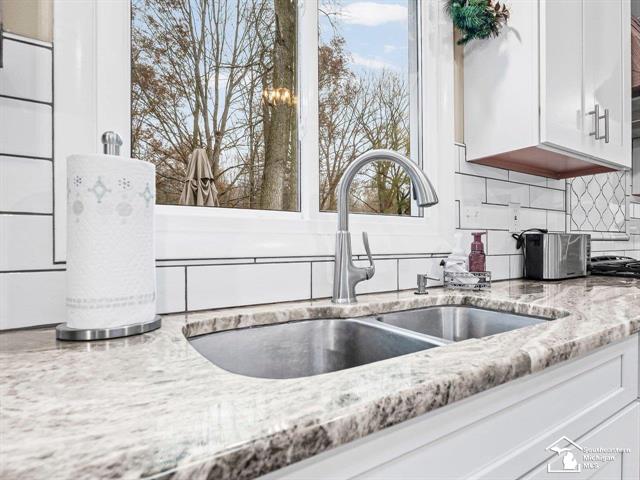 Builiding view eighteen for 2194 Dean Rd, Temperance, MI. 48182