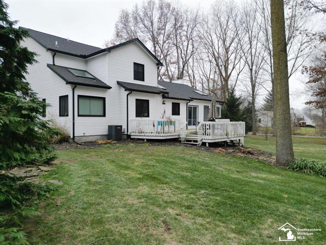 Builiding view fifty seven for 2194 Dean Rd, Temperance, MI. 48182