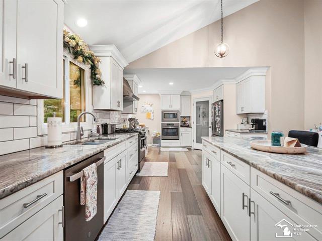 Builiding view seventeen for 2194 Dean Rd, Temperance, MI. 48182