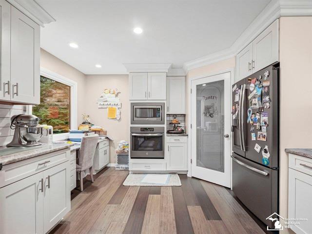 Builiding view sixteen for 2194 Dean Rd, Temperance, MI. 48182