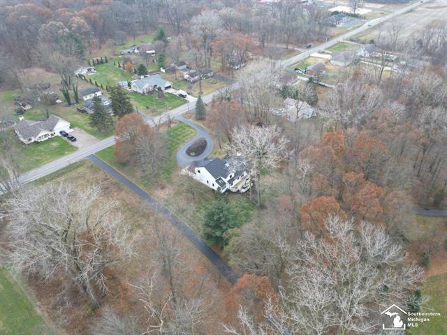 Builiding view sixty five for 2194 Dean Rd, Temperance, MI. 48182