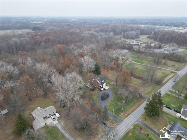 Builiding view sixty four for 2194 Dean Rd, Temperance, MI. 48182