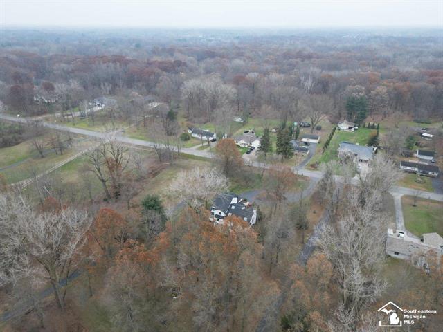 Builiding view sixty seven for 2194 Dean Rd, Temperance, MI. 48182