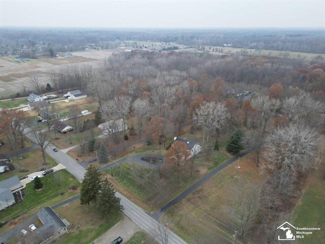 Builiding view sixty three for 2194 Dean Rd, Temperance, MI. 48182
