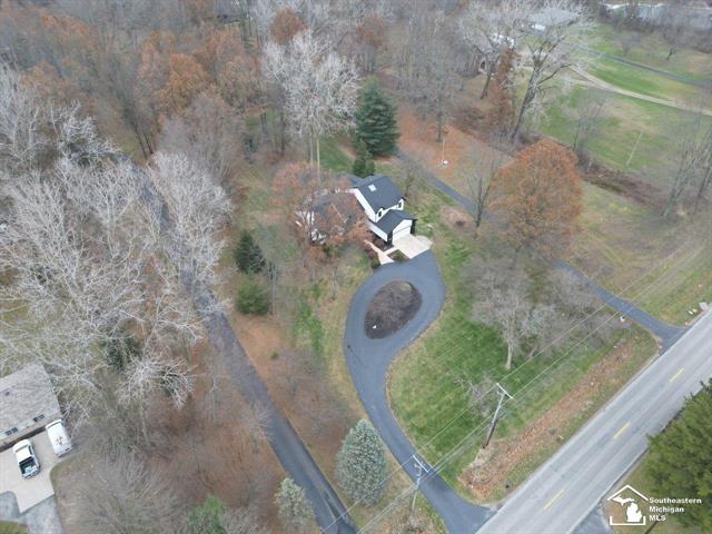 Builiding view sixty for 2194 Dean Rd, Temperance, MI. 48182