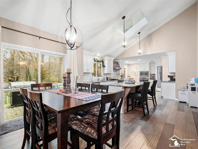 Builiding view ten for 2194 Dean Rd, Temperance, MI. 48182