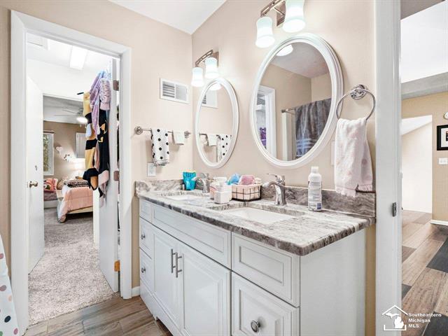 Builiding view thirty one for 2194 Dean Rd, Temperance, MI. 48182