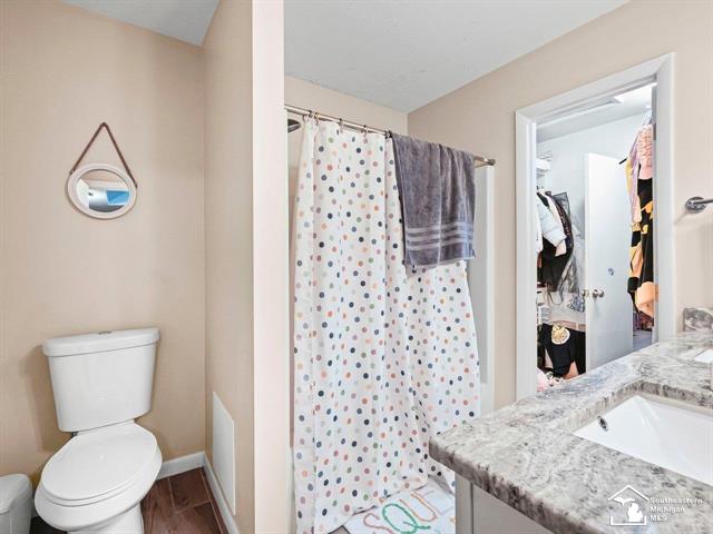 Builiding view thirty for 2194 Dean Rd, Temperance, MI. 48182