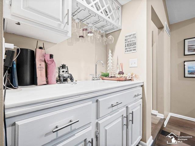 Builiding view twenty for 2194 Dean Rd, Temperance, MI. 48182