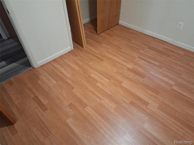 Builiding view eight for 27028 Dartmouth, Madison Heights, MI. 48071