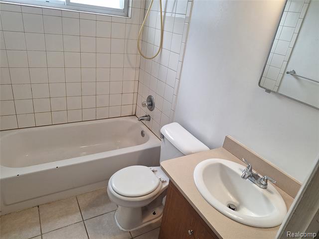 Builiding view eleven for 27028 Dartmouth, Madison Heights, MI. 48071