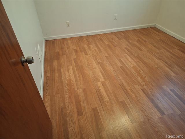 Builiding view five for 27028 Dartmouth, Madison Heights, MI. 48071