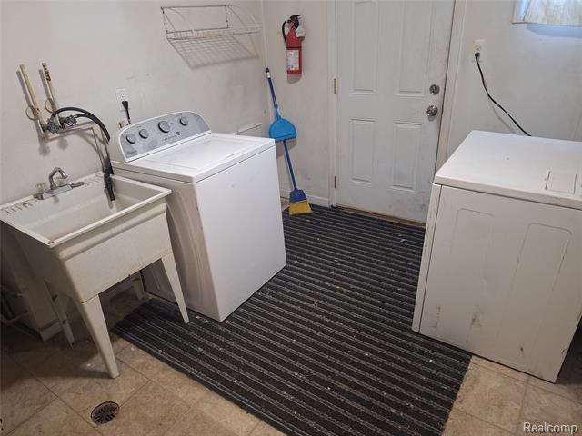 Builiding view fourteen for 27028 Dartmouth, Madison Heights, MI. 48071