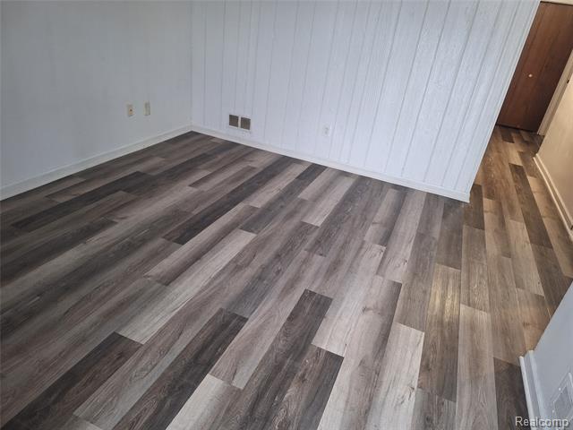 Builiding view three for 27028 Dartmouth, Madison Heights, MI. 48071