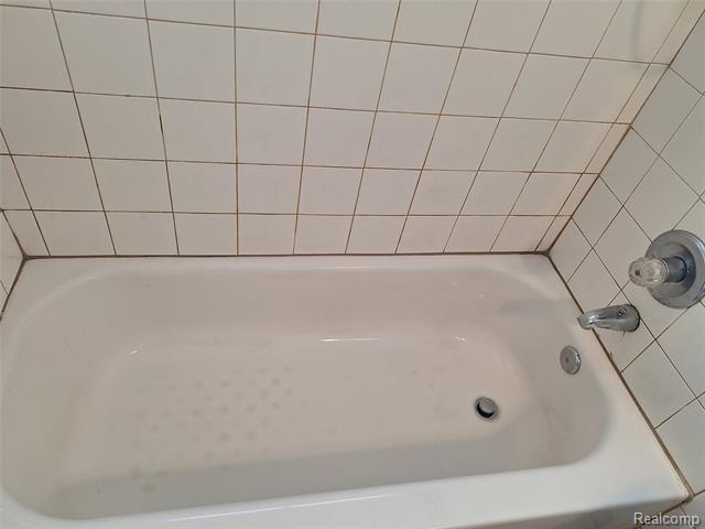 Builiding view twelve for 27028 Dartmouth, Madison Heights, MI. 48071