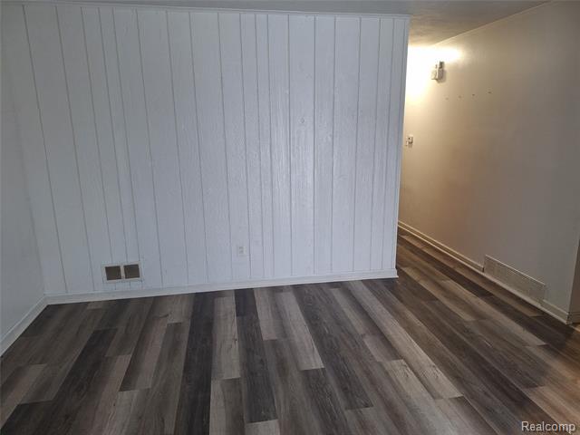 Builiding view two for 27028 Dartmouth, Madison Heights, MI. 48071