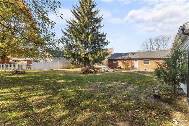 Builiding view thirty two for 3835 Lois, Lambertville, MI. 48144